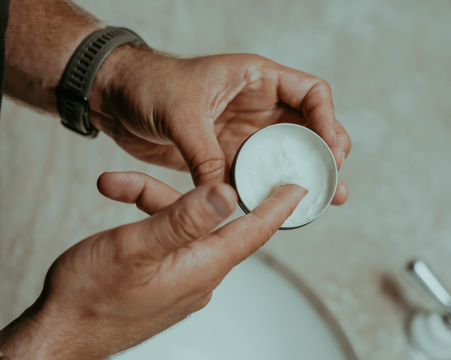Dimethicone: що це за інгредієнт і чи безпечний він у косметиці?